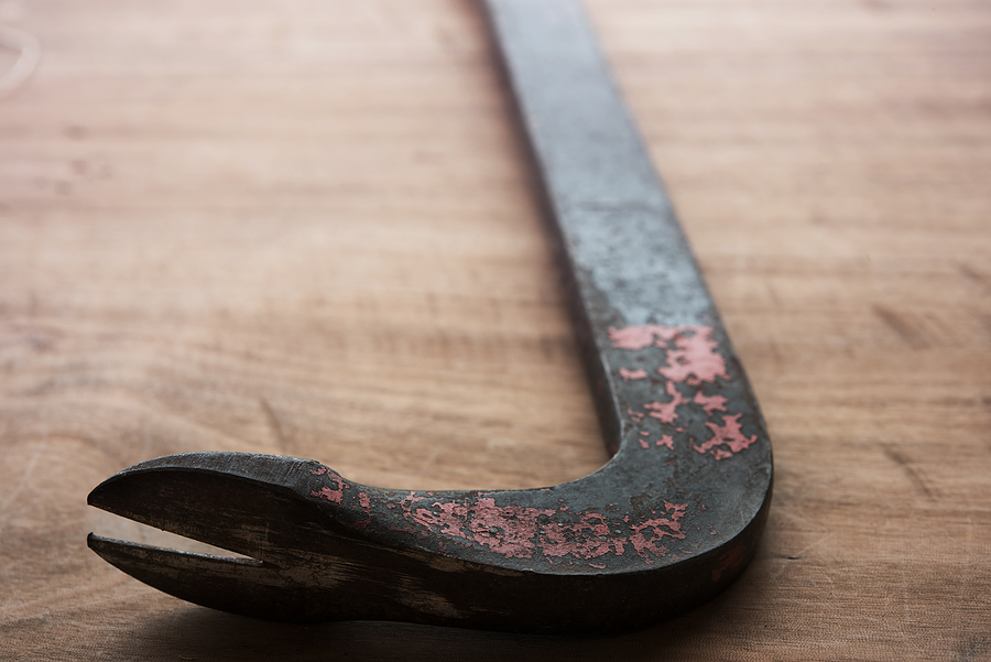 Pry bar for carpet removal
