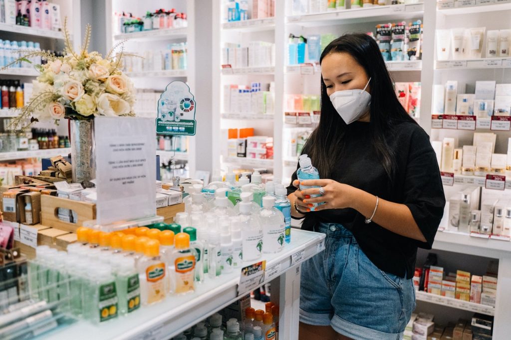 Issues With Pharmacies Today And How Online Drug Stores Can Help